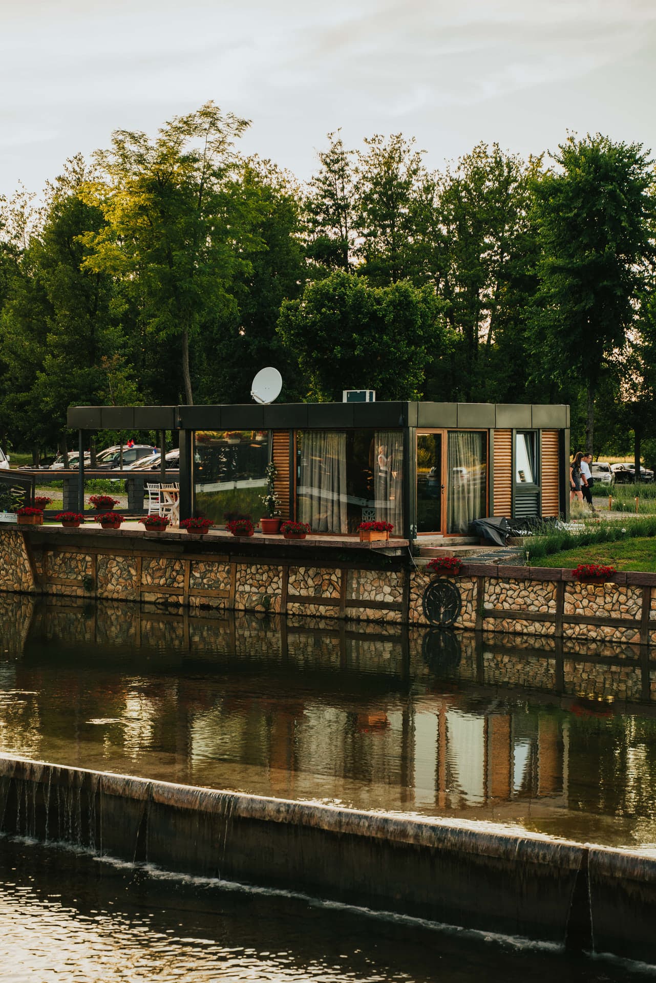 Eco Arcadia — objekat uz vodu
